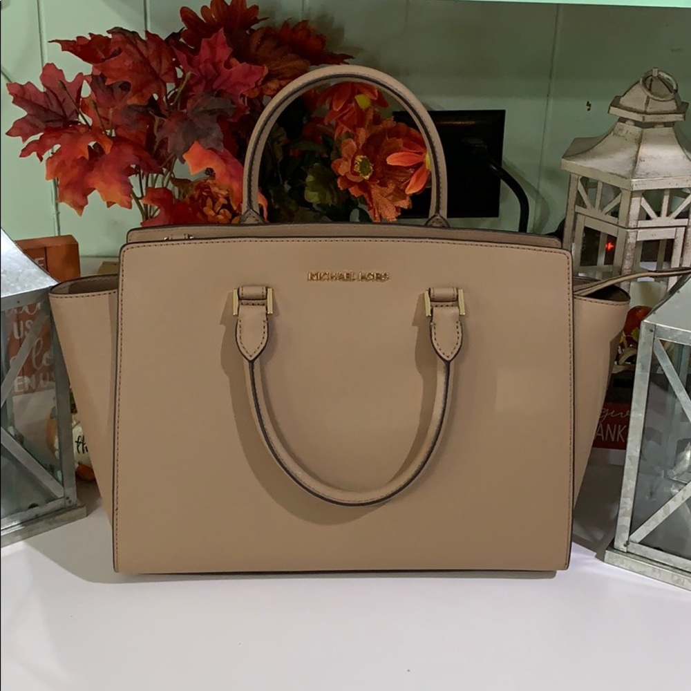 Micheal Kors lg Selma Bag Dark Khaki